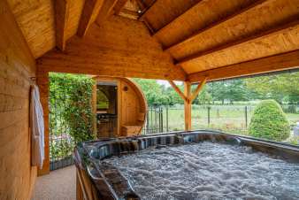 Romantic holiday home with outdoor sauna in Han-sur-Lesse