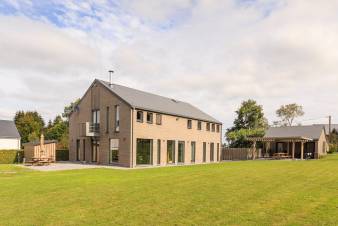 Holiday home for 12 people in the Manhay area.