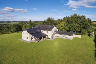 Stunning house with a sauna for 29 guests near Saint Hubert