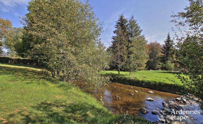 Holiday home in Sainte-Ode: relaxation by the water for 6 people in the Belgian Ardennes