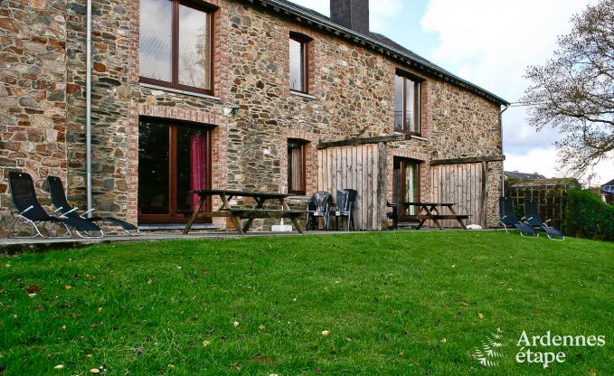 Holiday home in Sainte-Ode: relaxation by the water for 6 people in the Belgian Ardennes