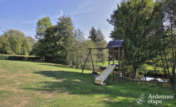 Holiday home in Sainte-Ode: relaxation by the water for 6 people in the Belgian Ardennes