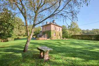 Pleasant holiday cottage for 8 persons in the countryside of Somme-Leuze