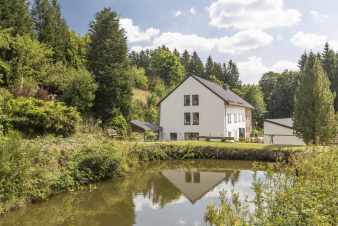 Impressive holiday cottage for 28 people in St-Vith in the heart of the Ardennes