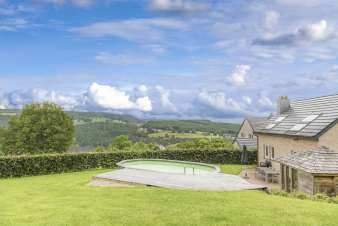 Holiday home for 6 people with swimming pool and garden, ideally situated on the heights of Trois-Ponts